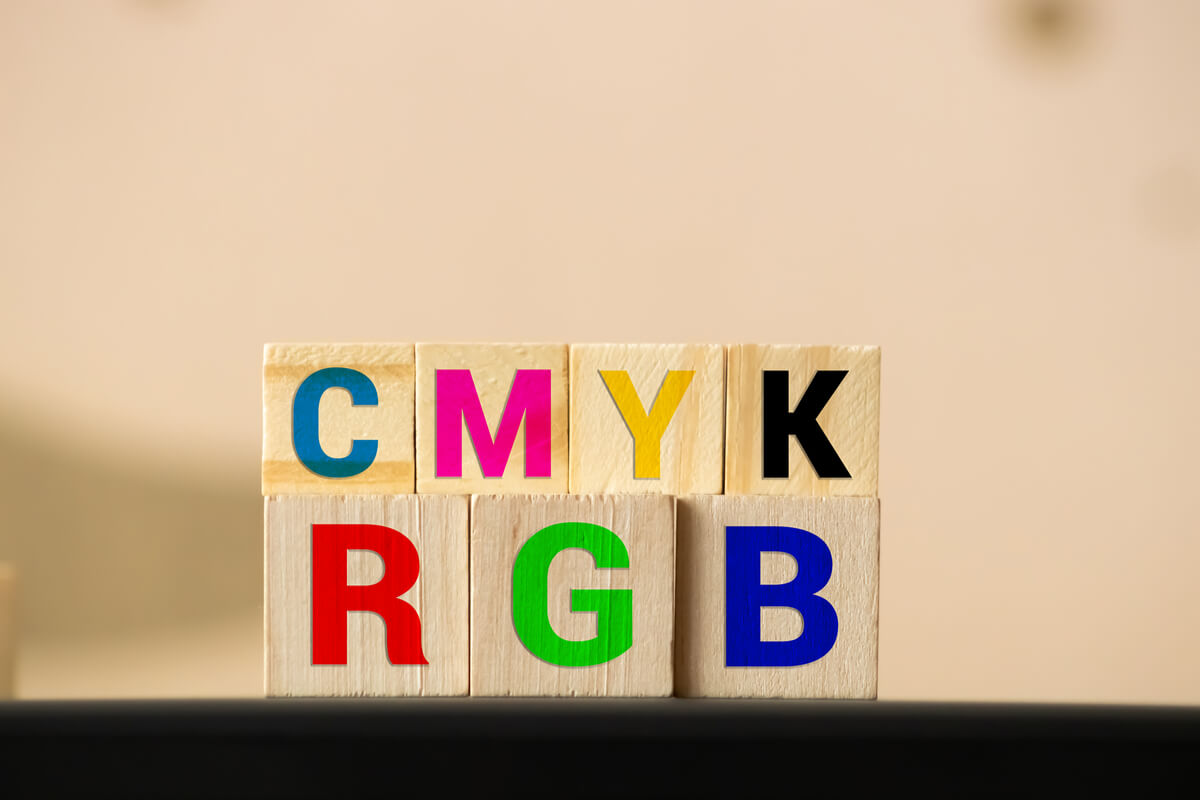 RGB vs CMYK Care este modul de culoare potrivit pentru print